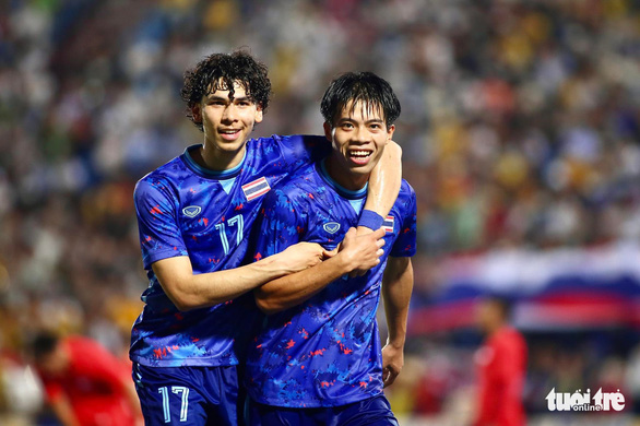 U23 Thái Lan tạm đứng đầu bảng nhờ thắng đậm Singapore 5-0 - Ảnh 2.