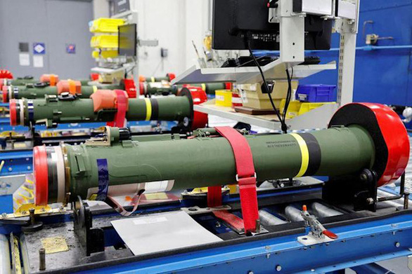 Lockheed Martin ​​tăng gần gấp đôi sản lượng tên lửa Javelin - Ảnh 1.