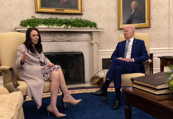 Mr. Biden asked the female Prime Minister of New Zealand for guidance on dealing with shootings - Photo 1.