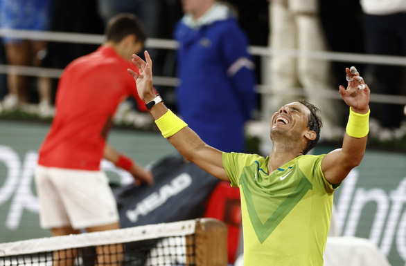 Nadal đánh bại Djokovic ở tứ kết Roland Garros 2022 - Ảnh 1.