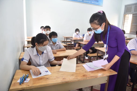 Sáng mai 22-7 giao lưu trực tuyến: Chọn tổ hợp môn học lớp 10 như thế nào? - Ảnh 1.