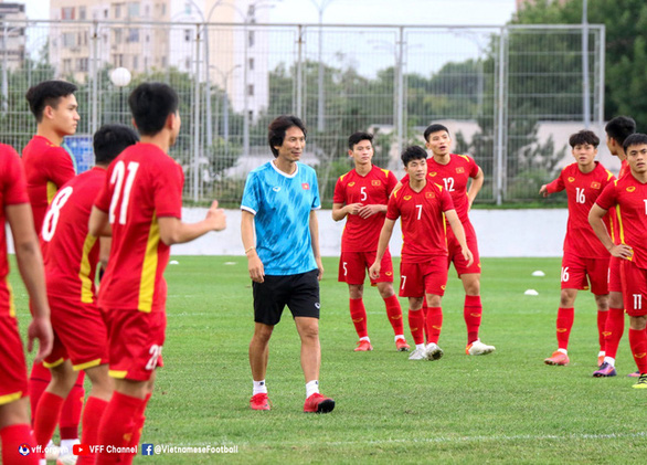 HLV Gong Oh Kyun về Hàn Quốc hoàn thành khóa học huấn luyện viên Pro - Ảnh 1.