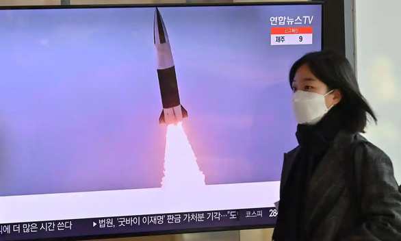 Hàn Quốc họp khẩn sau vụ phóng rocket mới của Triều Tiên - Ảnh 1.