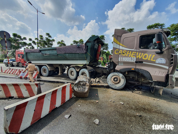 Xe Hổ vồ cơi nới thùng thêm cả mét vẫn chạy trên xa lộ Hà Nội - Ảnh 4.
