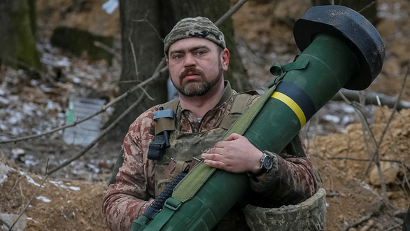 Mỹ giao Ukraine tên lửa Javelin không kèm chỉ dẫn nên có cũng như không - Ảnh 1.