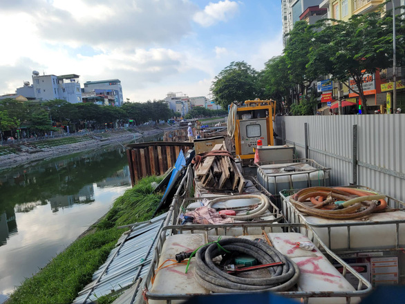 Sở Giao thông vận tải Hà Nội chỉ đạo nóng vụ đường Vũ Tông Phan sụt lún dài 23m - Ảnh 2.