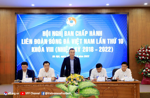 VFF họp, lên kế hoạch thay đổi thời gian thi đấu V-League như Giải ngoại hạng Anh - Ảnh 1.