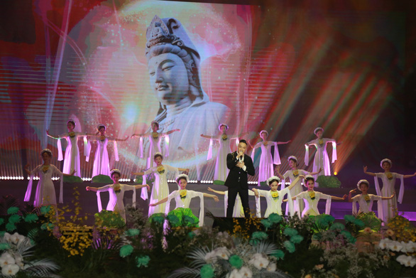 Vân Khánh, Nguyễn Phi Hùng, Thùy Trang hát ngợi ca Phật giáo - Ảnh 4.