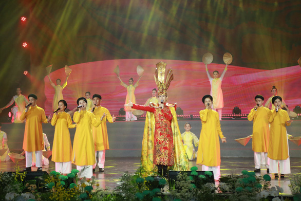Vân Khánh, Nguyễn Phi Hùng, Thùy Trang hát ngợi ca Phật giáo - Ảnh 1.