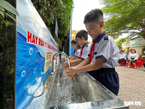 Tin sáng 18-6: Nhiều nơi ở TP.HCM tối nay cúp nước; Gần 107.000 học sinh Hà Nội thi vào lớp 10 - Ảnh 2.