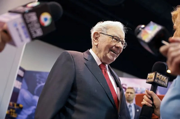 Chi hơn 13,1 triệu USD để được ăn trưa cùng tỉ phú Warren Buffett - Ảnh 1.
