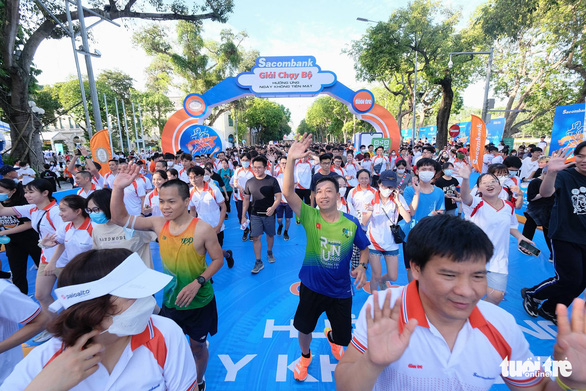 Rộn ràng Giải chạy Ngày không tiền mặt 2022 tại bờ hồ Hoàn Kiếm - Ảnh 4.