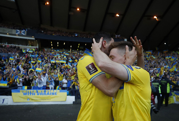 Ukraine vào chung kết để tranh suất cuối cùng của châu Âu dự World Cup 2022 - Ảnh 1.