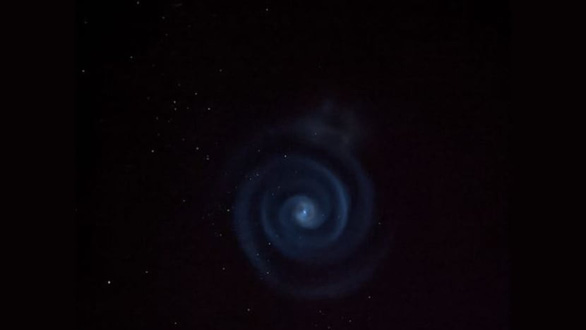 Ánh sáng lạ xuất hiện trên bầu trời đêm New Zealand - Ảnh 1.