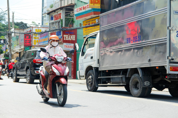 Thời tiết hôm nay 21-6: Áp thấp nóng Bắc Bộ suy yếu, Nam Bộ có mưa về chiều - Ảnh 1.