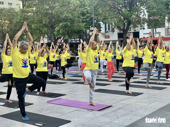 Hơn 1.000 người đồng diễn hưởng ứng Ngày quốc tế yoga 2022 - Ảnh 6.