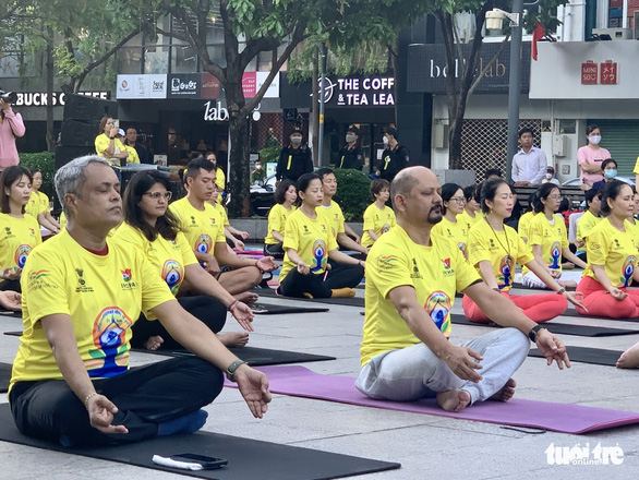 Hơn 1.000 người đồng diễn hưởng ứng Ngày quốc tế yoga 2022 - Ảnh 4.