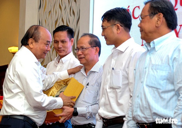 Chủ tịch nước Nguyễn Xuân Phúc: Báo chí phải cảnh báo sớm để cơ quan, tổ chức không dám làm sai - Ảnh 3. Chủ tịch nước Nguyễn Xuân Phúc: Báo chí phải cảnh báo sớm để cơ quan, tổ chức không dám làm sai - Ảnh 3.