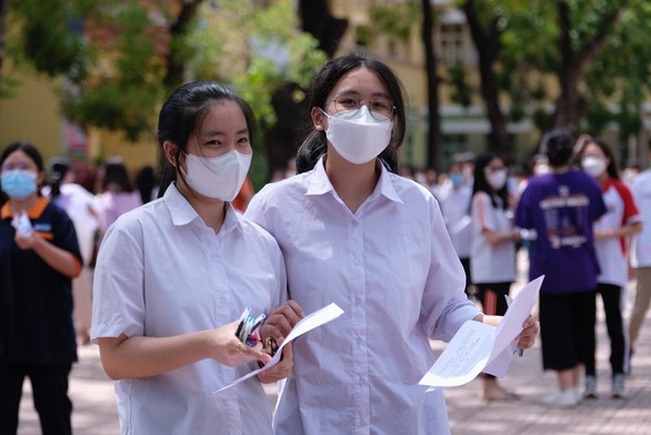 Hà Nội công bố đáp án thi tuyển sinh lớp 10 - Ảnh 1. Hà Nội công bố đáp án thi tuyển sinh lớp 10 - Ảnh 1.
