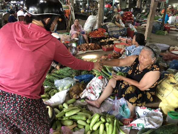  Từ bó rau đến bao ximăng đều tăng theo giá xăng dầu - Ảnh 4.