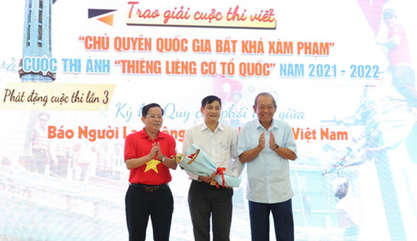 Báo Người Lao Động trao giải hai cuộc thi về chủ quyền biển đảo - Ảnh 1.