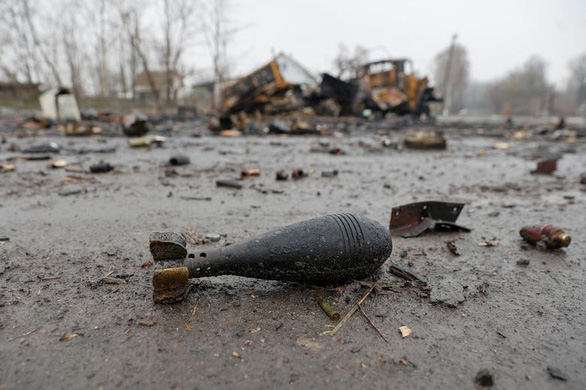 Tên lửa và bom chưa nổ vương vãi khắp Ukraine - Ảnh 8.