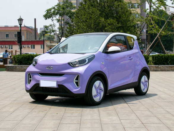 Ôtô điện Trung Quốc có màu hồng và tím cho nữ giới - Ảnh 1.