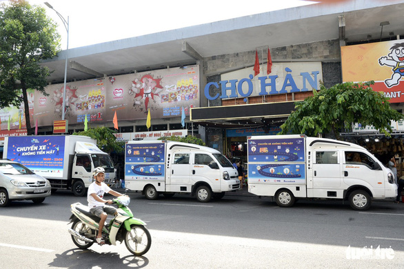  Mong đến ngày hàng rong cũng thanh toán không tiền mặt - Ảnh 1.