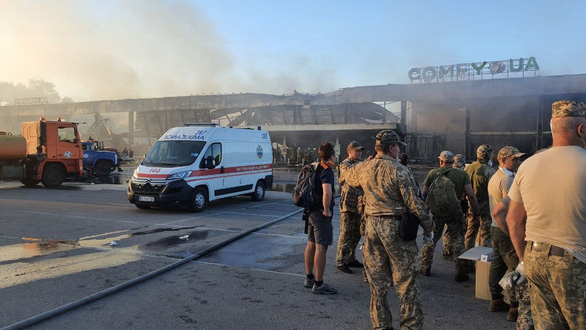 WORLD NEWS June 28: Ukraine's commercial center hit by a missile;  Serious gas leak in Jordan - Photo 1.