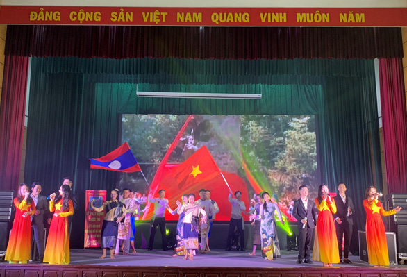 Hơn 5.800 người dự thi tuần hai cuộc thi tìm hiểu lịch sử quan hệ Việt Nam - Lào - Ảnh 1.