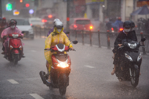 Thời tiết hôm nay 28-6: Nam Bộ mưa sớm; Bắc Bộ ngày nắng, chiều mưa - Ảnh 1.