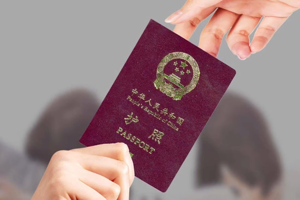 Cặp song sinh Trung Quốc dùng chung hộ chiếu nhiều lần mới bị phát hiện - Ảnh 1.