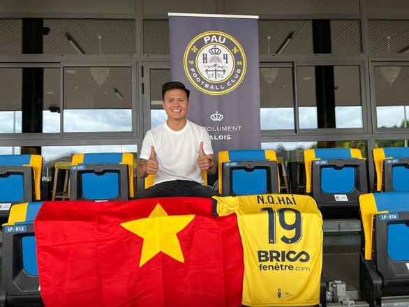 Quang Hải chính thức gia nhập CLB Pau FC - Ảnh 1.