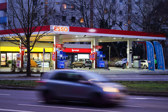 Germany: reduce taxes, gasoline prices immediately - Photo 1.