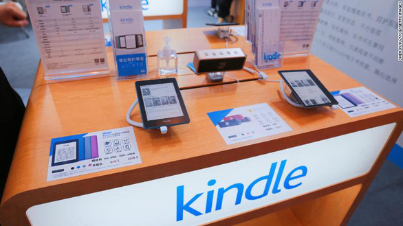 Amazon stops selling Kindle e-readers in China - Photo 1.