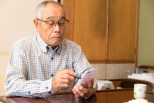 Nhật Bản hướng dẫn cách sử dụng các phương tiện kỹ thuật cao cho người cao tuổi - Ảnh 1.