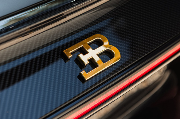 Bugatti lần đầu dùng vàng 24K trang trí siêu xe - Ảnh 2.