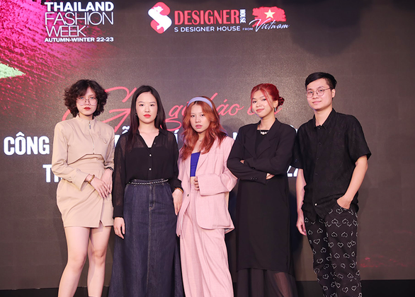 Bộ sưu tập mở màn Thailand Fashion Week có thiết kế của sinh viên ĐH Duy Tân Anh-1-16565579861621178038402