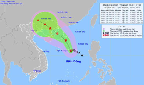 Bão số 1 còn mạnh thêm, nhiều tàu cá trong vùng nguy hiểm - Ảnh 1.