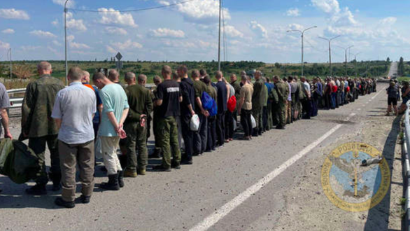 Nga và Ukraine tổ chức đợt trao đổi tù binh lớn nhất - Ảnh 1.