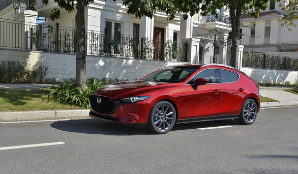 Bộ đôi giúp Mazda làm nên chuyện ở phân khúc sedan tầm giá dưới 1 tỉ đồng - Ảnh 2.
