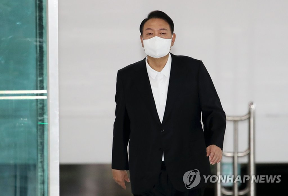 Tổng thống Hàn Quốc hủy buổi đi nhặt rác, quay về họp khẩn vụ Triều Tiên phóng tên lửa - Ảnh 1.