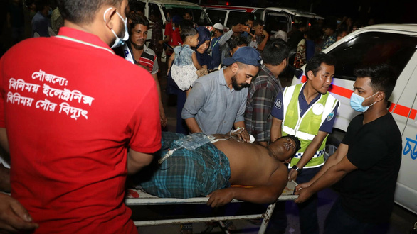 Hỏa hoạn ở kho chứa container Bangladesh, ít nhất 5 người chết, 100 người bị thương - Ảnh 1.