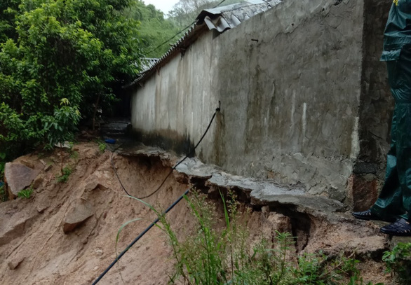 Sơ tán gần 100 hộ dân ở vùng cao Mường Lát để tránh mưa lớn, lũ quét - Ảnh 2.
