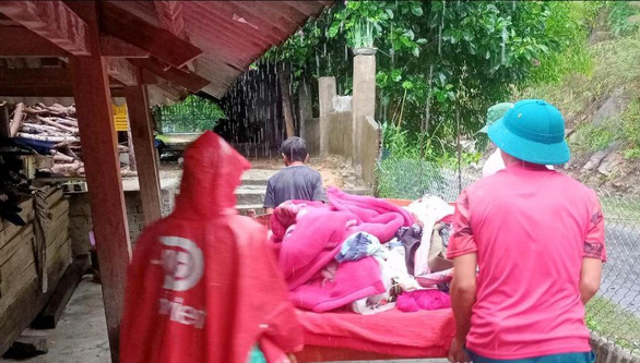 Sơ tán gần 100 hộ dân ở vùng cao Mường Lát để tránh mưa lớn, lũ quét - Ảnh 1.
