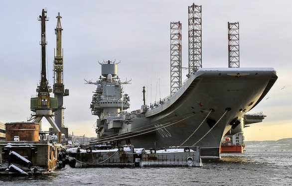 Russia's only aircraft carrier continues to be in port at least until 2024 - Photo 1.
