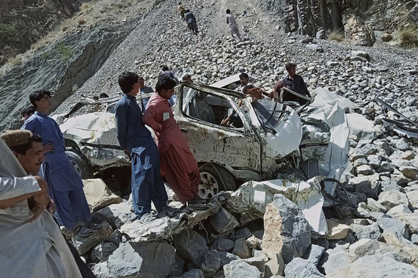 Pakistan: The passenger car plunged into the abyss, all 9 people in the same house died tragically - Photo 1.
