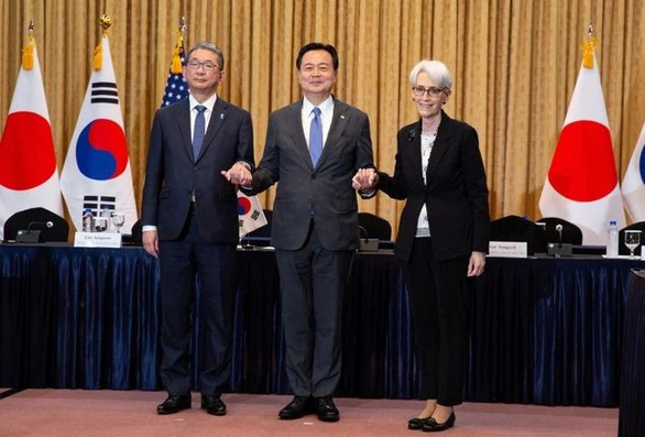 Mỹ, Hàn Quốc và Nhật Bản ra tuyên bố chung về Triều Tiên - Ảnh 1.