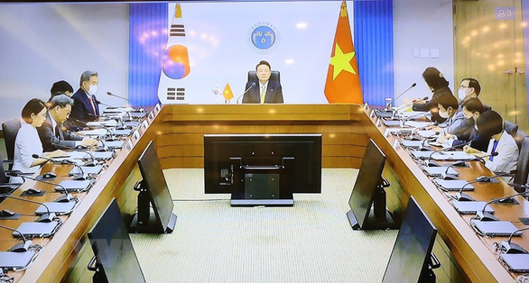 Nguyen Phu Trong 당 총서기가 윤석열 한국 대통령과 온라인 회담을 하고 있다 - 사진 2.