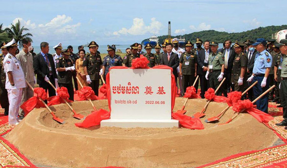 Việt Nam nói gì trước tin Trung Quốc cải tạo căn cứ Ream cho Campuchia? - Ảnh 2.